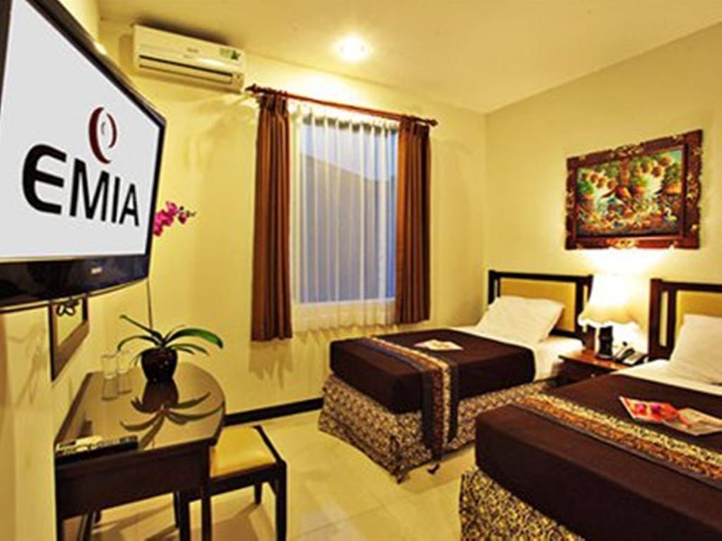 Emia Hotel Bandung Room photo